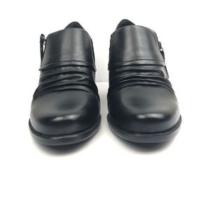 Bare Traps Women's WMNS Black Clogs New With Box